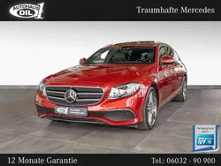 Rot (hyazinthrot metalliclack) Gebraucht 2019 Mercedes E220 Kombi | 29.850 € (Fairer Preis)
