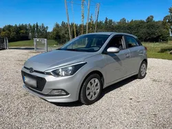 Silber Gebraucht 2017 Hyundai i20 Trend Kleinwagen | 8.600 € (Fairer Preis)