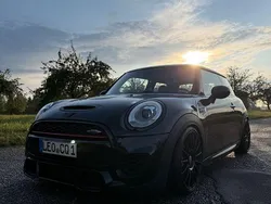 Schwarz Gebraucht 2017 Mini John Cooper Works Kleinwagen | 20.500 € (Etwas zu teuer)