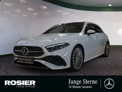 Weiss / digitalweiss (metallic) Gebraucht 2024 Mercedes A220 Advanced Plus Limousine | 38.660 €