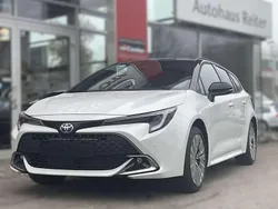 Platinumweiß perleffekt Gebraucht 2024 Toyota Corolla Team Kombi | 33.990 € (Teuer)