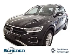 Deep black perleffekt (metallic) Gebraucht 2024 VW T-Roc Life SUV | 29.990 € (Fairer Preis)