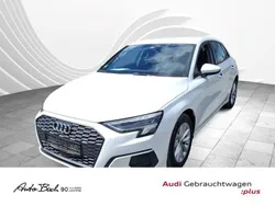 Weiß (ibisweiß) Gebraucht 2021 Audi A3 Sportback Ambiente Limousine | 24.870 € (Fairer Preis)