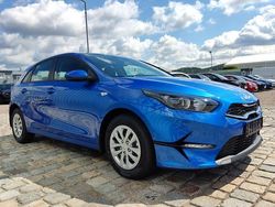 Blue flame metallic blue flame metallic blue flame metallic Neu 2025 Kia Ceed 2 Limousine | 21.728 € (Fairer Preis)