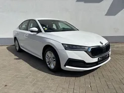 Weiß Gebraucht 2022 Skoda Octavia Ambition Limousine | 18.800 € (Fairer Preis)