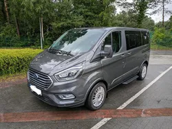 Grau Gebraucht 2018 Ford Tourneo Custom Titanium Van / Kleinbus | 32.500 €
