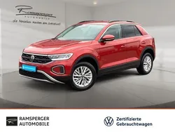 Rot (kings red metallic) Gebraucht 2024 VW T-Roc Life SUV | 28.690 € (Guter Preis)