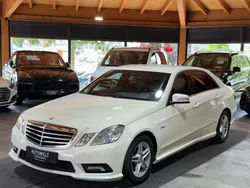 Weiß Gebraucht 2011 Mercedes E200 AMG line Limousine | 8.900 € (Fairer Preis)