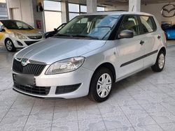 Silber Gebraucht 2013 Skoda Fabia Limousine | 4.800 € (Fairer Preis)