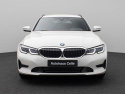Weiß Gebraucht 2022 BMW 320e Sport Line Limousine | 28.999 € (Fairer Preis)