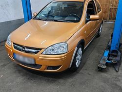 Gold Gebraucht 2005 Opel Corsa Kleinwagen | 2.000 € (Teuer)