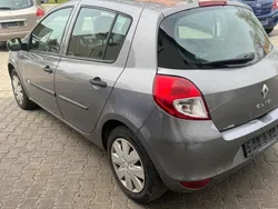 Grau Gebraucht 2009 Renault Clio III Expression Limousine | 1.490 € (Guter Preis)