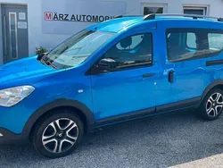 Blau Gebraucht 2018 Dacia Dokker Celebration Van | 12.990 € (Fairer Preis)