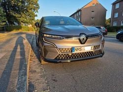 Grau Gebraucht 2023 Renault Mégane Komfort Limousine | 36.500 €