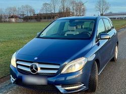 Blau Gebraucht 2013 Mercedes B200 Van / Kleinbus | 9.500 € (Fairer Preis)