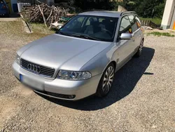 Silber Gebraucht 2000 Audi A4 Kombi | 3.000 €
