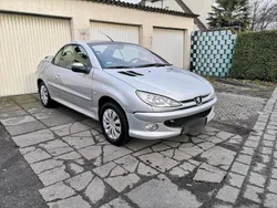 Silber Gebraucht 2004 Peugeot 206 Kleinwagen | 1.350 €