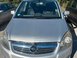 Silber Gebraucht 2010 Opel Zafira Van / Kleinbus | 4.000 €