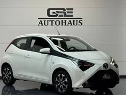 Weiß Gebraucht 2020 Toyota Aygo X-play Kleinwagen | 10.490 € (Fairer Preis)