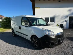 Weiß Gebraucht 2016 Opel Combo Van / Kleinbus | 5.990 € (Fairer Preis)