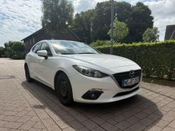 Weiß Gebraucht 2014 Mazda 3 Center-Line Limousine | 8.900 € (Fairer Preis)