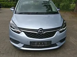 Blau Gebraucht 2017 Opel Zafira Edition Van / Kleinbus | 14.782 € (Fairer Preis)