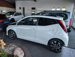 Weiß Gebraucht 2021 Toyota Aygo Kleinwagen | 13.990 € (Etwas zu teuer)