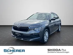 Graphitegrau metallic Gebraucht 2024 Skoda Kamiq Selection SUV | 21.680 € (Fairer Preis)