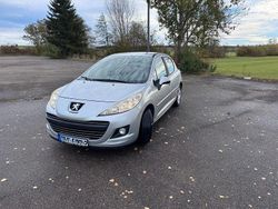 Silber Gebraucht 2010 Peugeot 207 Limousine | 2.700 € (Fairer Preis)