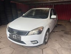 Weiß Gebraucht 2011 Kia Ceed Limousine | 3.299 € (Fairer Preis)