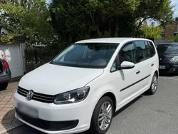 Weiß Gebraucht 2012 VW Touran Van / Kleinbus | 6.700 € (Fairer Preis)