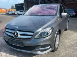 Mountaingrau met. Gebraucht 2016 Mercedes B Electric Drive Van / Kleinbus | 11.999 €