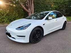 Weiß Gebraucht 2022 Tesla Model 3 Limousine | 31.600 € (Etwas zu teuer)