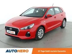 Rot Gebraucht 2017 Hyundai i30 Pure Limousine | 10.510 € (Fairer Preis)