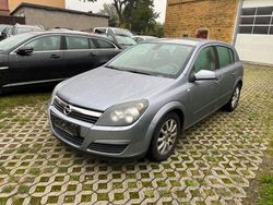 Silber Gebraucht 2004 Opel Astra Elegance Limousine | 1.000 € (Fairer Preis)