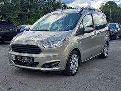 Grau Gebraucht 2015 Ford Tourneo Courier Titanium Van / Kleinbus | 5.999 € (Fairer Preis)