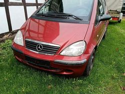 Rot Gebraucht 2001 Mercedes A140 Limousine | 500 €