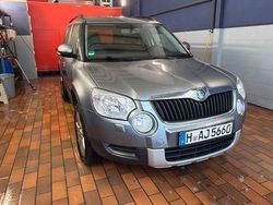 Grau Gebraucht 2011 Skoda Yeti Ambition SUV | 4.000 € (Guter Preis)