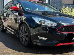 Schwarz Gebraucht 2015 Ford Focus Limousine | 7.100 € (Fairer Preis)