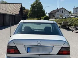 Silber Gebraucht 1994 Mercedes E300 Limousine | 16.999 €