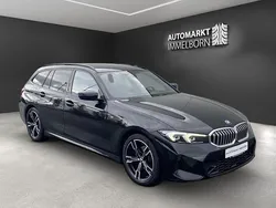 Black sapphire metallic (metallic) Gebraucht 2023 BMW 320 M Sport Kombi | 38.950 € (Fairer Preis)