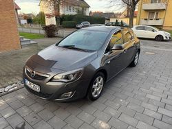 Grau Gebraucht 2011 Opel Astra Limousine | 4.400 € (Fairer Preis)