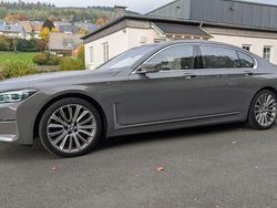 Grau Gebraucht 2019 BMW 740L Limousine | 53.555 € (Teuer)