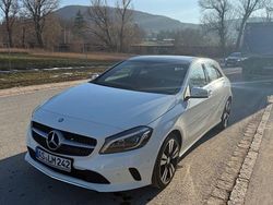 Weiß Gebraucht 2016 Mercedes A160 Urban Limousine | 11.900 € (Fairer Preis)