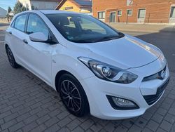 Weiß Gebraucht 2015 Hyundai i30 Classic Limousine | 6.490 € (Guter Preis)