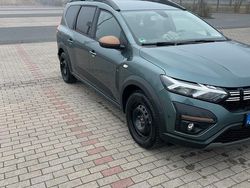 Grün Gebraucht 2023 Dacia Jogger Extreme Van / Kleinbus | 18.499 €