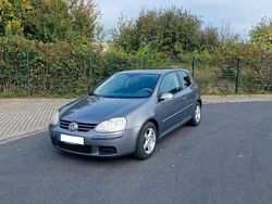 Grau Gebraucht 2007 VW Golf V Sportline Kleinwagen | 1.950 € (Fairer Preis)