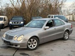 Silber Gebraucht 2004 Mercedes E220 Limousine | 2.799 € (Superpreis)