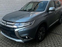 Grau Gebraucht 2016 Mitsubishi Outlander SUV | 9.400 €