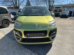 Grün Gebraucht 2009 Citroën C3 Picasso Exclusive Van / Kleinbus | 3.350 € (Fairer Preis)